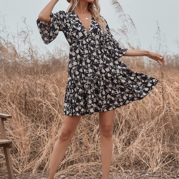 black floral print ruffle v neck puff sleeve dress - Picture 2 of 5